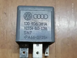 Volkswagen Touareg I Other relay 1J0906381A