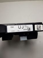 Opel Zafira C Module de fusibles 13368651