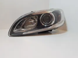 Volvo V60 Lampa przednia 31420110