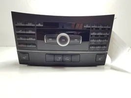 Mercedes-Benz E AMG W212 Panel / Radioodtwarzacz CD/DVD/GPS A2129069900