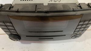 Mercedes-Benz CLK A209 C209 Unité principale radio / CD / DVD / GPS A2098700989