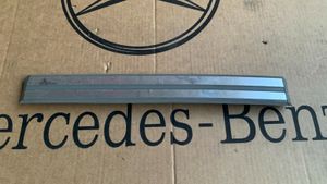 Mercedes-Benz E W210 Garniture de marche-pieds arrière A2106800535