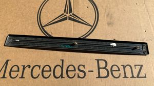 Mercedes-Benz E W210 Garniture, jupe latérale/bas de caisse avant A2106802335