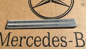 Mercedes-Benz E W210 Garniture de marche-pieds arrière A2106802435