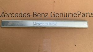 Mercedes-Benz E W210 Etuoven kynnyksen suojalista A2106803435