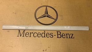 Mercedes-Benz C W202 Listwa drzwi przednich A2026908162