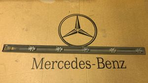Mercedes-Benz C W202 Listwa drzwi przednich A2026902962