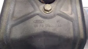 Ford Fiesta Mechanizm i silniczek wycieraczek szyby przedniej / czołowej 96FG17504AB