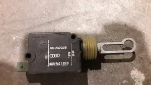 Audi A4 S4 B5 8D Aizmugurējā pārsega slēdzenes motorīts 8D5962115B