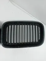 BMW 3 E36 Maskownica / Grill / Atrapa górna chłodnicy 8122238