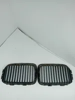 BMW 3 E36 Maskownica / Grill / Atrapa górna chłodnicy 8122238