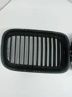 BMW 3 E36 Maskownica / Grill / Atrapa górna chłodnicy 8122238