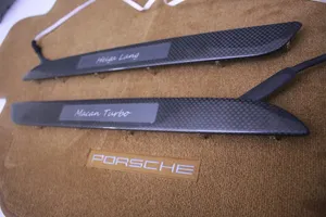 Porsche Macan Marche-pied avant LISTWA
