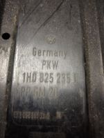 Volkswagen Golf III Protezione anti spruzzi/sottoscocca del motore 1H0825235L