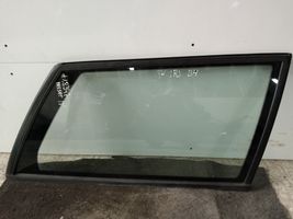 Volkswagen PASSAT B4 Fenêtre latérale avant / vitre triangulaire 