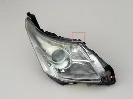 Toyota Avensis T270 Lampa przednia 81130-05310