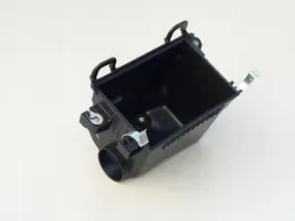 Toyota Yaris Tapa de la caja del filtro de aire 17701-0M061