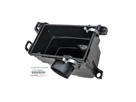 Toyota Yaris XP210 Tapa de la caja del filtro de aire 17701-K0030