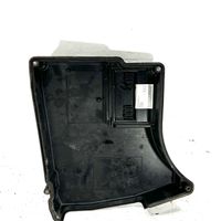 BMW 7 E38 Tapa de caja de fusibles 1747703