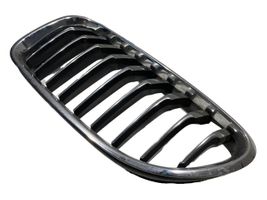 BMW 6 F12 F13 Maskownica / Grill / Atrapa górna chłodnicy 51137370389