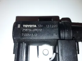 Toyota RAV 4 (XA40) Turboahtimen magneettiventtiili 258190R012
