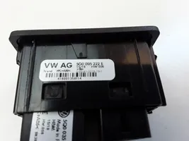 Volkswagen Golf VII USB socket connector 5G0035222E