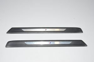 BMW M4 F82 F83 Muu kynnyksen/pilarin verhoiluelementti 