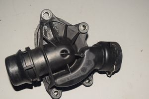 BMW 5 E39 Boîtier de thermostat / thermostat 