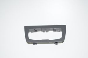 BMW 4 F32 F33 Rivestimento della console di illuminazione installata sul rivestimento del tetto 