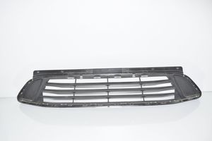 BMW 2 F46 Kratka dolna zderzaka przedniego 7391587