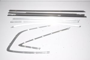 BMW 2 F46 Moulures des vitres de la porte avant 7326165