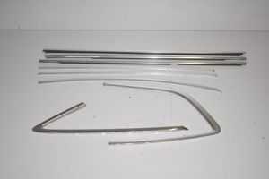 BMW 2 F46 Moulures des vitres de la porte avant 7326165