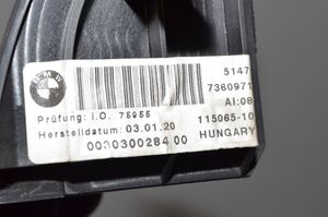 BMW 2 F46 Podpora mocowania półki bagażnika 7360971