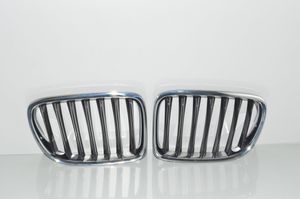 BMW X1 E84 Maskownica / Grill / Atrapa górna chłodnicy 