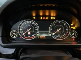 BMW 5 F10 F11 Spidometrs (instrumentu panelī) 