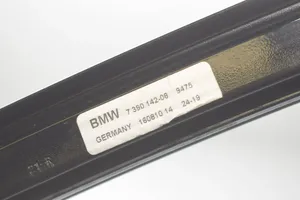 BMW M5 F90 Galinių durų stiklo apdaila 7390142