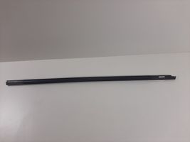 Opel Astra J Moulure de porte arrière 13412778