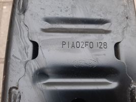 Ford Fiesta Priekšpusē bampera sija / balka PIA02F0128