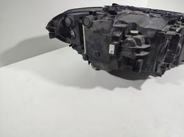 BMW 5 G30 G31 Lampa przednia 8499111