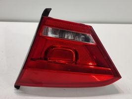 Volkswagen PASSAT B7 USA Lampy tylnej klapy bagażnika 561945094