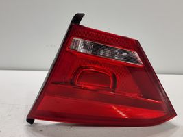 Volkswagen PASSAT B7 USA Lampy tylnej klapy bagażnika 561945094