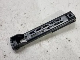 Volkswagen PASSAT B7 Rail de réglage hauteur de ceinture de sécurité 1T0857819B