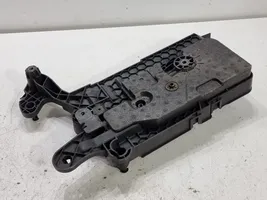 Volkswagen PASSAT B8 Battery tray 5Q0915321H