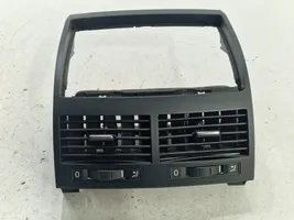 Volkswagen Touareg I Centrālais gaisa ventilācijas režģis 7L6819727
