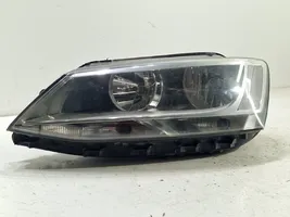 Volkswagen Jetta VI Lampa przednia 