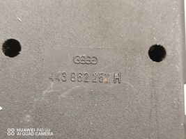 Audi 80 90 S2 B4 Keskuslukituksen alipainepumppu 443862257