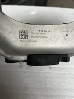 Tesla Model 3 Ylempi etutukivarren kiinnitys 104437600D