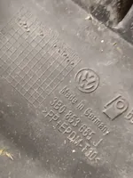 Volkswagen PASSAT B5 Etupuskurin alempi jäähdytinsäleikkö 3B0853665J