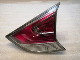 Nissan X-Trail T32 Lampy tylnej klapy bagażnika A049628