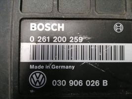Volkswagen PASSAT B3 Dzinēja vadības bloks 030906026B
